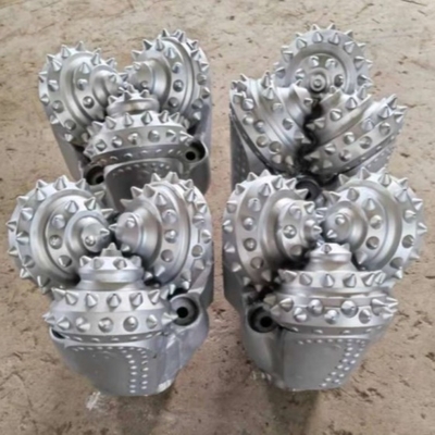 Khoan khí Iadc 545 Hard Rock Tricone Bit cho giếng dầu với vòng bi kín elastomer