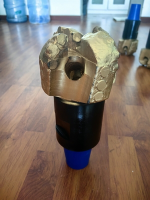 127mm Pdc Rock Drill Bit 4 Blade với 2 3/8 REG Hard Facing Steel Body