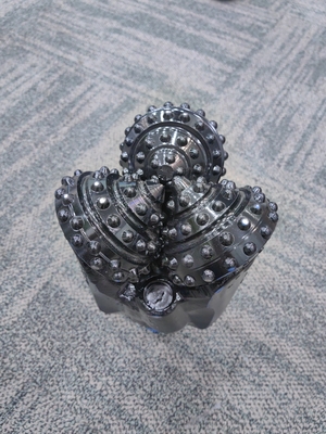 6 1/2' IADC837 chất lượng cao khả năng khoan cao Tricone Bit cho thăm dò dầu mỏ