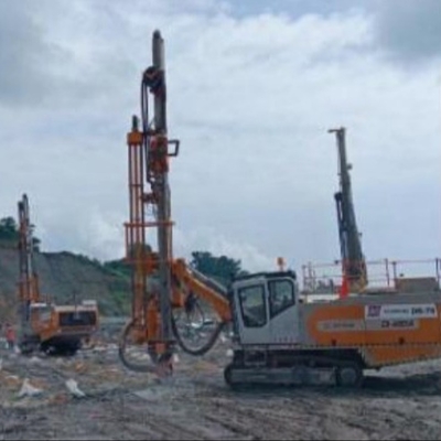 Khung gầm bánh xích thủy lực đầy đủ Máy khoan bề mặt DTH tích hợp để khai thác quặng