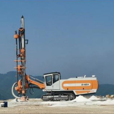 Khai thác mở Máy khoan nổ DTH tích hợp với hệ thống thay đổi thanh khoan tự động
